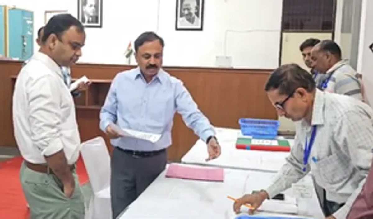 हरियाणा विधानसभा चुनाव : जिला निर्वाचन अधिकारी ने नूंह में नामांकन प्रक्रिया का लिया जायजा